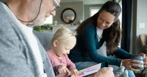 How does cash value grow in universal life insurance